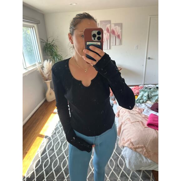 Perfectwhitetee Nina Notch Top Medium NWT - Picture 3 of 5